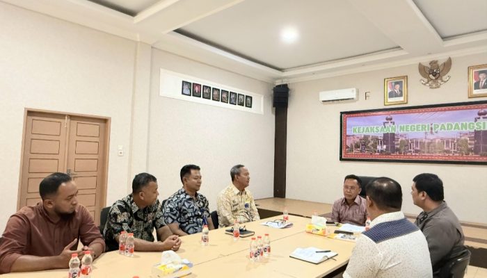 Jaksa Pengacara Negara Kejaksaan Negeri Padangsidimpuan Menjadi Mediator dalam Penyelesaian Permasalahan Tanah Kawasan Pijorkoling Kota Padangsidimpuan Eks Lahan HGU PTPN III
