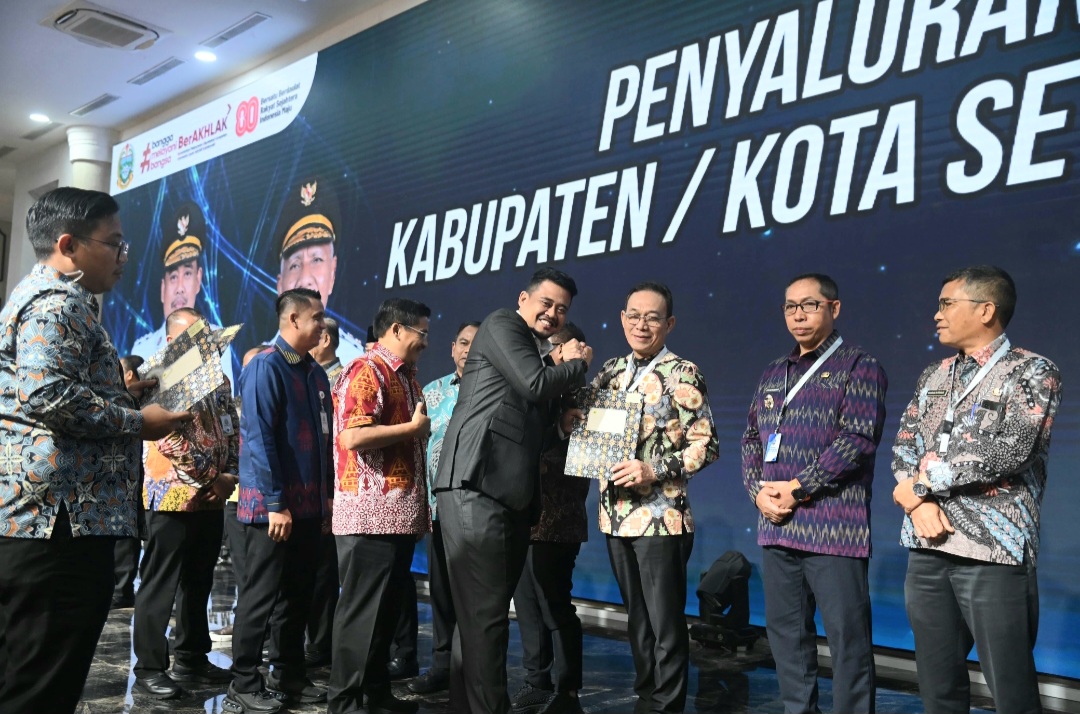 Pemkab Tapsel terima DBH dari Pemprovsu yang diserahkan langsung Gubernur M Bobby Afif Nasution ke Bupati Gus Irawan Pasaribu