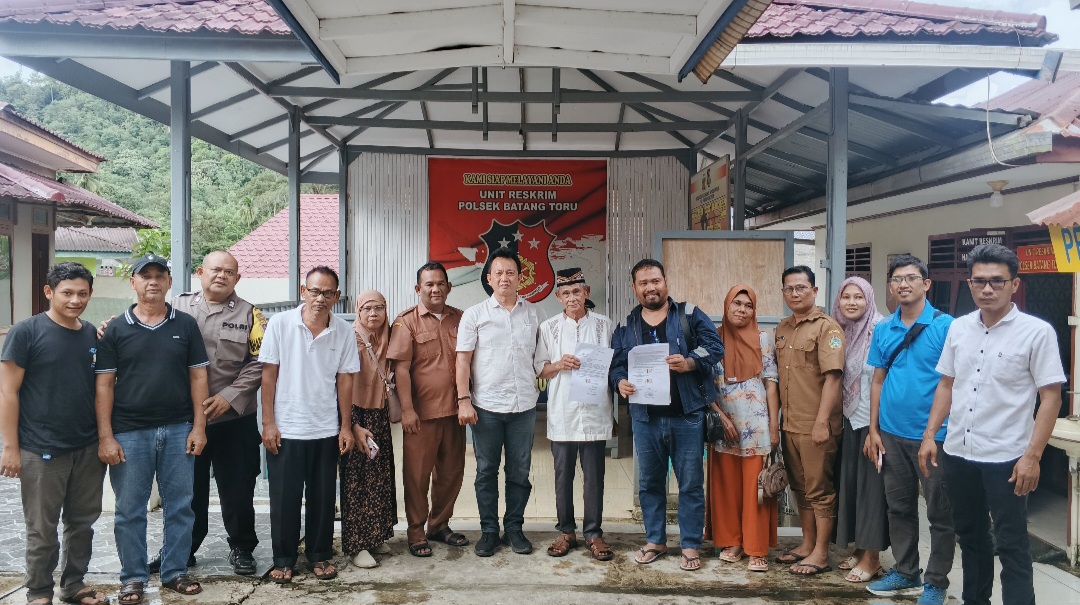 Kanit Reskrim Polsek Batang Toru, Ipda Hary Agus Pohan, bersama anggota, sukses memediasi sengketa warisan yang telah berlarut-larut selama puluhan tahun hingga berakhir damai