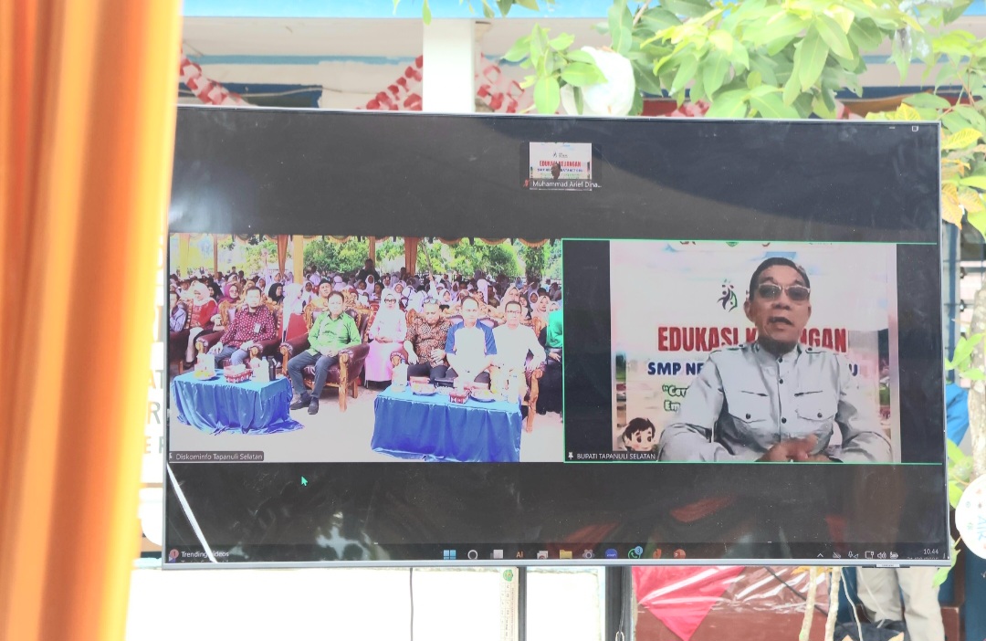 Bupati Tapsel, Gus Irawan Pasaribu, mengapresiasi segenap pihak atas terselenggaranya edukasi literasi keuangan di SMP Negeri 1 Batang Toru secara daring