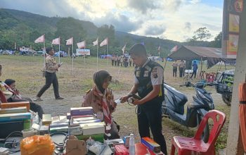 Tim Dokkes tampak siaga dalam memberikan pelayanan kesehatan kepada peserta Upacara penutupan Perkemahan Bhakti Saka Bhayangkara Polres Tapsel