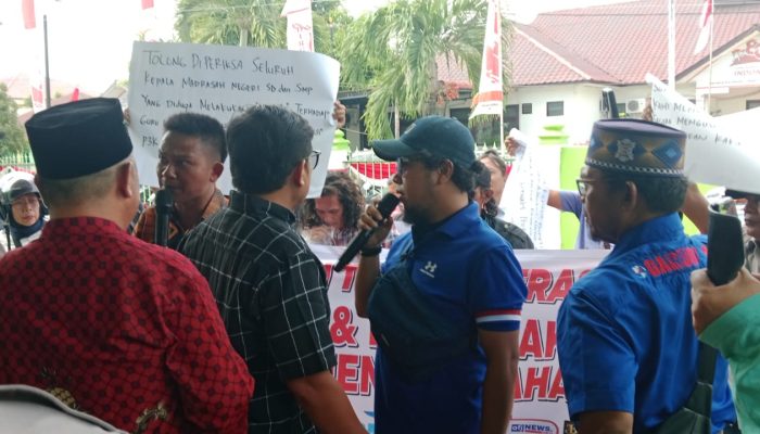 Buntut Tudingan LSM dan Media Suka Memeras, Massa Minta Kakan Kemenag Asahan Dicopot