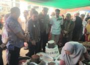 Bersama Wabup Tapsel, Jafar Syahbuddin Ritonga, dan lainnya, Kapolsek Sipirok, Iptu Aswin Manurung, melakukan sidak ke Pasar Pekan Sipirok