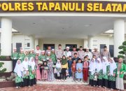 Kapolres Tapsel, AKBP Yon Edi Winara, dan jajaran menggelar doa serta yasinan bersama anak yatim maupun santri Pondok Pesantren Nurul Falah dalam rangka mendoakan agar situasi Kamtibmas di seluruh Indonesia segera pulih, kembali tertib dan damai