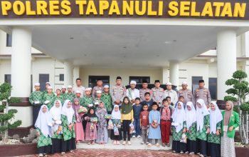 Kapolres Tapsel, AKBP Yon Edi Winara, dan jajaran menggelar doa serta yasinan bersama anak yatim maupun santri Pondok Pesantren Nurul Falah dalam rangka mendoakan agar situasi Kamtibmas di seluruh Indonesia segera pulih, kembali tertib dan damai