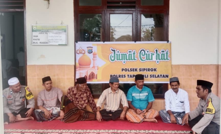 Personel Polsek Sipirok menampung berbagai aspirasi serta keluhan jamaah Masjid At Taubah seputar situasi Kamtibmas di Lingkungan Pinang Nabaris
