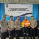 PTAR menyerahkan cinderamata ke Kasubdit Waster Ditpamobvit Polda Sumut, AKBP Dr Samsul Bahri Siregar, didampingi Panit 1 Waster Ditpamobvit AKP Supriyadi, Wadanyon C Sat Brimob Kompol Sarijo, Kapolsek Batang Toru AKP PM Siboro, dan lainnya sebagai bentuk apresiasi atas sinergi pengamanan di lingkungan objek vital nasional