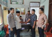 Kedua belah pihak yang sebelumnya sempat berselisih soal pengrusakan pipa MCK akhirnya berdamai ditandai dengan bersalaman usai dimediasi Bhabinkamtibmas Polsek Dolok, Bripka Sigit Dalimunthe