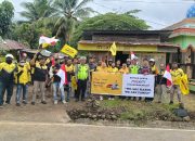 Kanit Turjagwali Sat Lantas Polres Padangsidimpuan, Ipda Andi Situmorang, dan jajaran, berfoto bersama komunitas pengemudi transportasi online usai melaksanakan pengawalan dan pengaturan arus lalu lintas dalam rangka Convoi Bersama Maxim