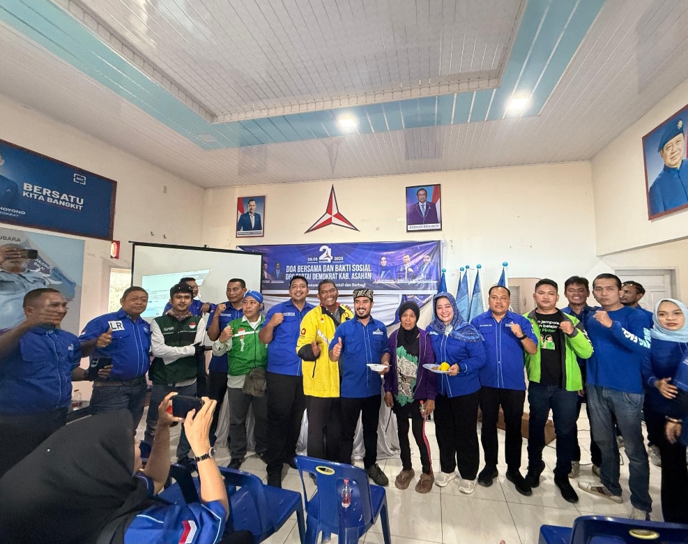 DPC Partai Demokrat Asahan merayakan HUT yang ke-24 tahun dengan membagikan 240 paket sembako kepada abang Ojol dan warga sekitar