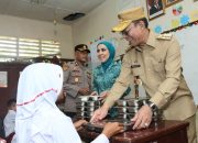 Perdana, Gus Irawan Tinjau Program MBG ke Ratusan Siswa di Tapsel
