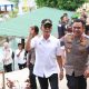 Keakraban di antara Kapolda Sumut Irjen Pol Whisnu Hermawan Februanto dan Bupati Tapsel Gus Irawan Pasaribu, saat mengunjungi destinasi wisata terkenal Aek Sijorni