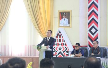 Bupati Tapsel, Gus Irawan Pasaribu, memberi arahan ke jajaran, saat memimpin rapat persiapan MPLS dan PKG bagi calon siswa Sekolah Rakyat