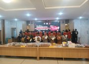 Kapolres Padangsidimpuan AKBP Wira Prayatna, Wali Kota Letnan Dalimunthe, Dandim 0212 TS Letkol Letkol Arm Delli Yudha Adi Nurcahyo, Wakil Wali Kota Harry Pahlevi, Kepala BNNK Tapanuli Selatan Saiful Fadhli, Wakil Ketua DPRD Rusydi Nasution, dan lainnya, saat menunjukkan barang bukti hasil pengungkapan kasus narkotika periode Juni sampai dengan September 2025