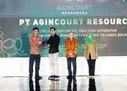 Superintendent Environmental Monitoring PTAR, Bayu Ariyanto, menerima penghargaan Emas kategori Eco-Hazard Innovation di ajang EPSA 2025 dari Kepala Dinas Lingkungan Hidup dan Kehutanan Jawa Tengah, Widi Hartanto
