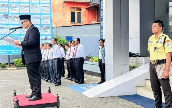 Pimca BRI Padangsidimpuan, Teuku Zulham, saat bertindak sebagai Inspektur Upacara bendera dalam rangka memperingati Hari Kesaktian Pancasila yang jatuh pada 1 Oktober 2025