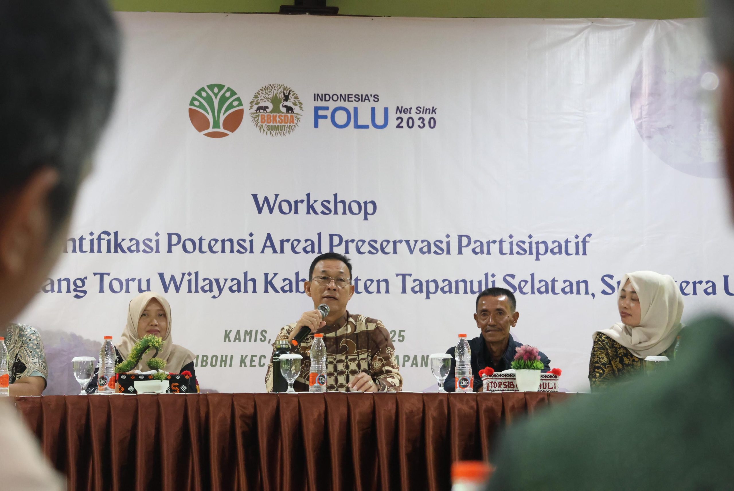Bupati Tapsel, Gus Irawan Pasaribu, memberi sambutan saat workshop identifikasi potensi areal preservasi partisipatif pada lanskap Batang Toru di Hotel Tor Sibohi