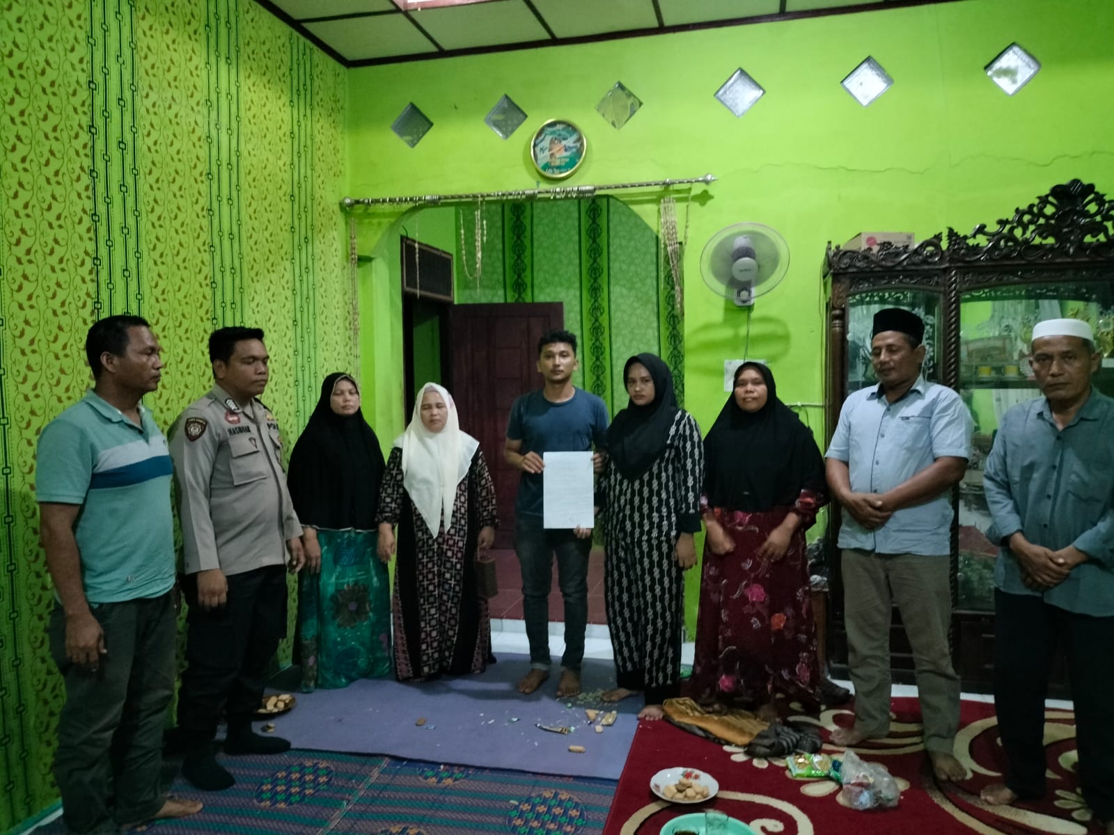 Kedua Pasutri, Muhammad Ali Hakim Siregar, selaku suami dengan istrinya, Kholila Harahap di Desa Rondaman Dolok, sepakat berdamai usai sempat berselisih karena kasus KDRT