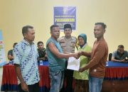 Kedua belah pihak yang sebelumnya sempat berselisih, akhirnya sepakat untuk berdamai usai dimediasi Bhabinkamtibmas Polsek Batang Angkola, Aipda Bobby Rahman, di Kantor Desa Sipangko