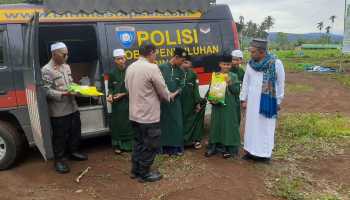 GPM Polres Tapsel Sediakan Beras Murah di Pesantren Darul Ibnu Arrizah
