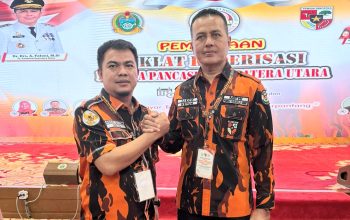 Ketua MPW Pemuda Pancasila Sumut, Musa Rajekshah (kanan), bersama Ketua MPC Pemuda Pancasila Tapsel, Rocky AP Gultom (kiri)
