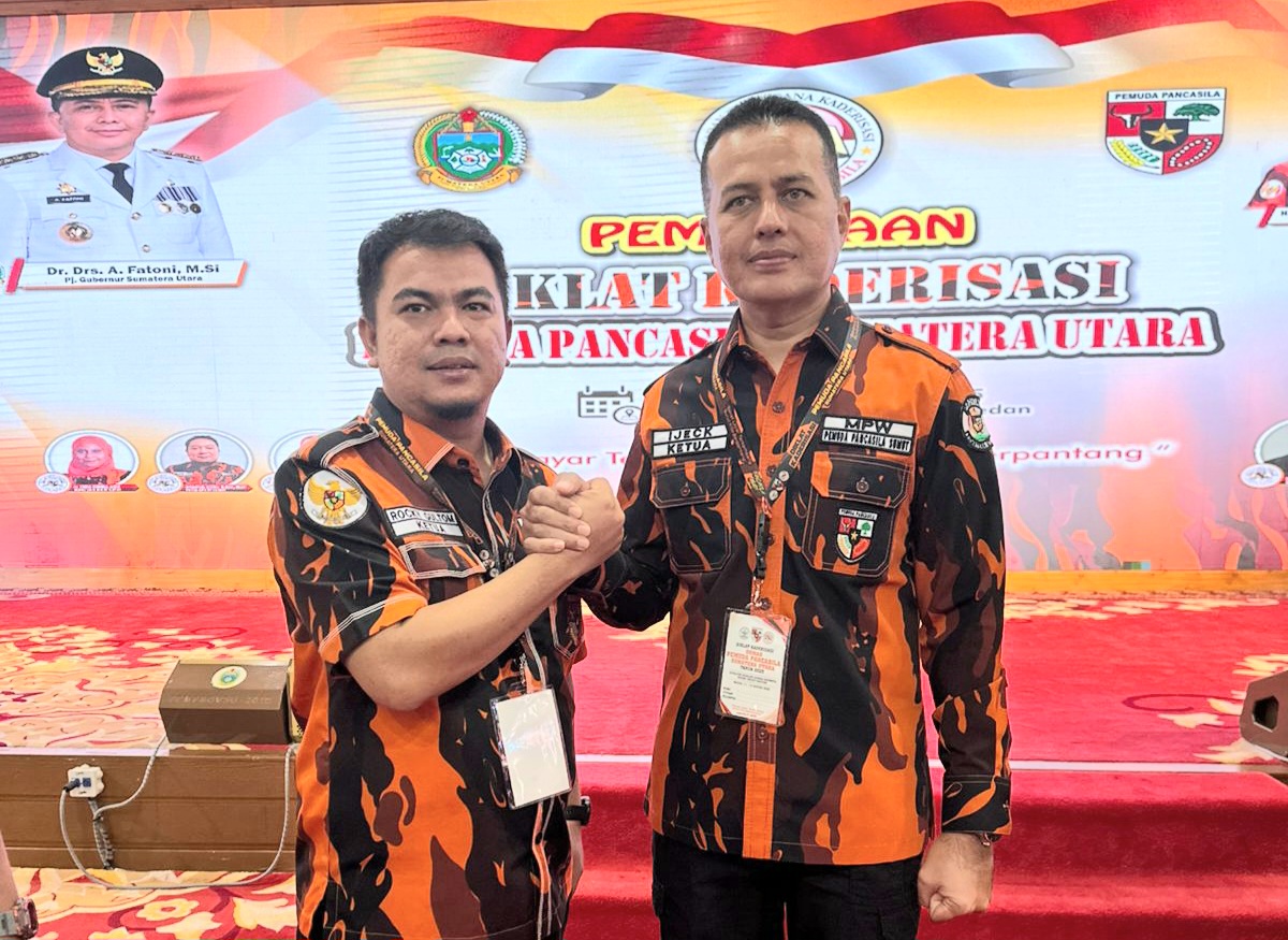 Ketua MPW Pemuda Pancasila Sumut, Musa Rajekshah (kanan), bersama Ketua MPC Pemuda Pancasila Tapsel, Rocky AP Gultom (kiri)