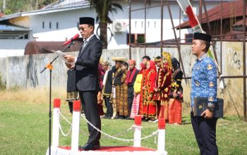 Bupati Tapsel, Gus Irawan Pasaribu, memberikan amanat pada Upacara peringatan Hari Sumpah Pemuda ke-97 tahun 2025