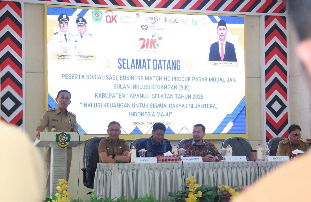 Bupati Tapsel, Gus Irawan Pasaribu, memberikan sambutannya saat sosialisasi business matching produk pasar modal dan BIK