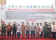 Kapolres Tapsel, AKBP Yon Edi Winara, beserta segenap unsur Forkopimda dan berbagai elemen masyarakat mendeklarasikan sekaligus berikrar bersama untuk 'Jihad Melawan Narkoba'
