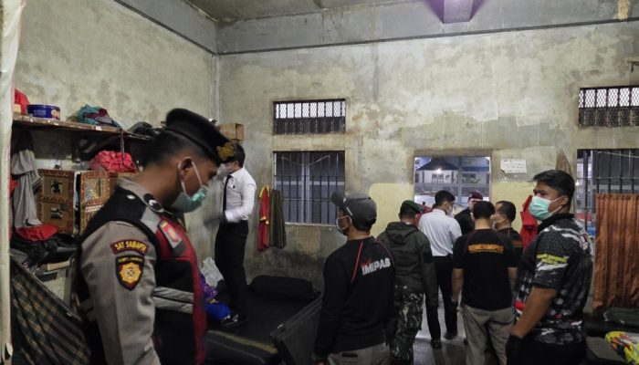 Tengah Malam! Kamar Hunian Lapas Sidimpuan Dirazia, Ini yang Ditemukan