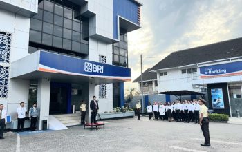 Suasana saat Pemimpin Cabang BRI Padangsidimpuan, Teuku Zulham, memimpin jalannya Upacara peringatan Hari Sumpah Pemuda ke-97 tahun 2025