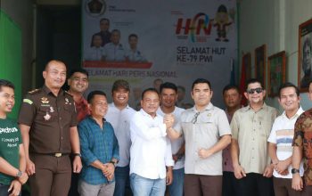 Yos Arnold Tarigan, bersama pejabat utama Kejaksaan, melaksanakan kunjungan silaturahmi ke Ketua Persatuan Wartawan Indonesia (PWI) Madina, Muhammad Ridwan, dan jajaran Pengurus lainnya di Panyabungan