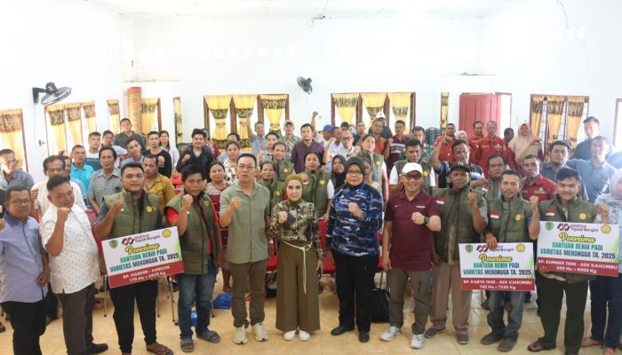 Perkuat Ketahanan Pangan Desa, Gus Irawan Serahkan Bantuan Benih Padi dan Alsintan