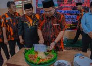 Sebagai wujud syukur atas Hari Jadi Tapsel ke-75, Ketua MPC Pemuda Pancasila Tapsel Rocky AP Gultom dan jajaran, melakukan syukuran dengan pemotongan nasi tumpeng di Yayasan Maimun Desa Basilam Baru
