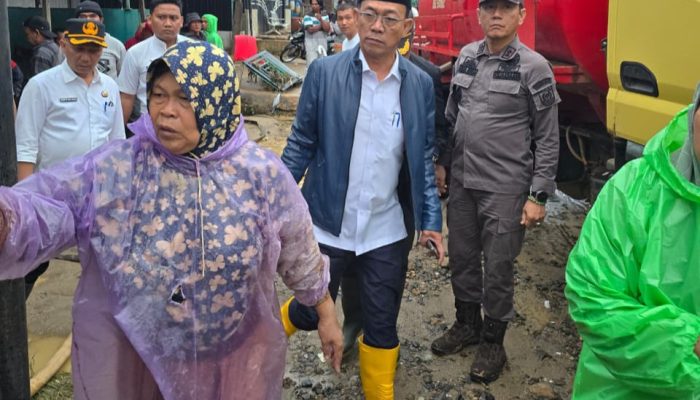 Gus Irawan Temui Langsung Warga Terdampak Banjir di Sipirok, Pastikan Penanganan Bencana Maksimal