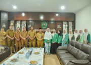 Wali Kota Letnan Dalimunthe, menerima kunjungan silaturahmi Ketua PC Fatayat NU Kota Padangsidimpuan, Erlina Harahap, bersama pengurus lainnya