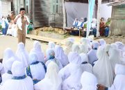 Bupati Tapsel, Gus Irawan Pasaribu, saat memberikan sambutan pengajian akbar Kecamatan bersama BKMT Marsada