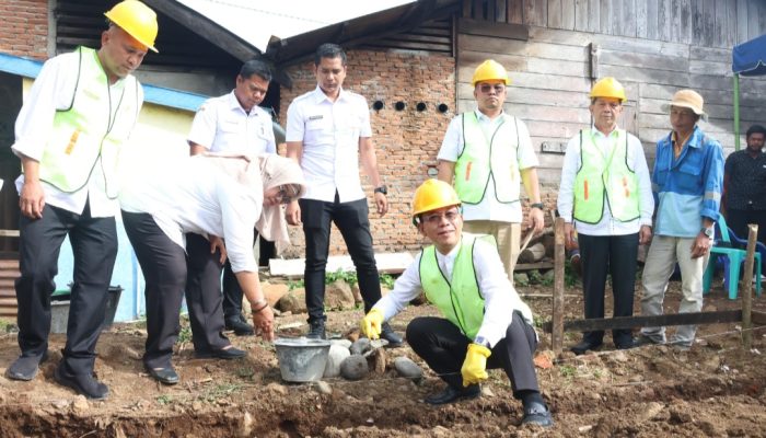 Puluhan Rumah Warga di Tapsel Dibedah, Gus Irawan: Meski Anggaran Dipotong, Pembangunan Tetap Jalan