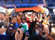 Menteri ESDM, Bahlil Lahadalia, bersama Dirut Pertamina Simon Aloysius Mantiri, Dirut PLN Darmawan Prasodjo, Bupati Tapsel H Gus Irawan Pasaribu, Wakil Bupati H Jafar Syahbuddin Ritonga, serta Sekda Sofyan Adil, turun langsung meninjau kondisi pascabencana banjir dan longsor di Desa Garoga, Kecamatan Batang Toru