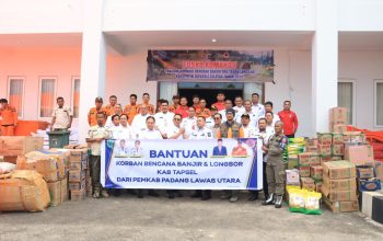 Bupati Tapsel Gus Irawan Pasaribu bersama Wakil Bupati Jafar Syahbuddin Ritonga, beserta jajaran menerima bantuan kemanusiaan bagi korban bencana alam banjir bandang dan tanah longsor dari Pemkab Paluta yang diserahkan langsung Bupati Reski Basyah Harahap