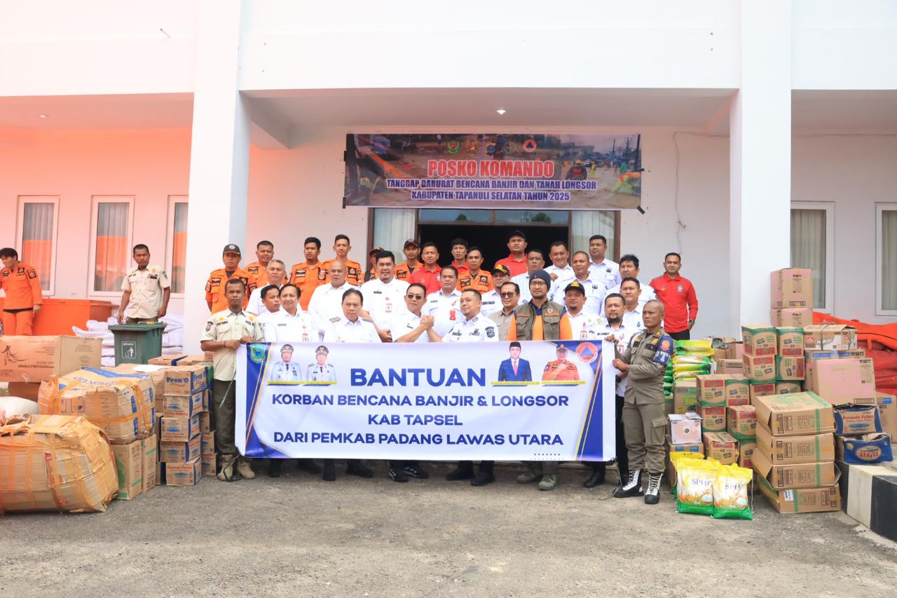 Bupati Tapsel Gus Irawan Pasaribu bersama Wakil Bupati Jafar Syahbuddin Ritonga, beserta jajaran menerima bantuan kemanusiaan bagi korban bencana alam banjir bandang dan tanah longsor dari Pemkab Paluta yang diserahkan langsung Bupati Reski Basyah Harahap