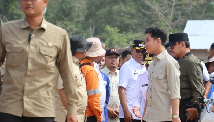 Wapres Tinjau Lokasi Bencana di Tapsel, Pelayanan di Posko Pengungsian PTAR Diapresiasi