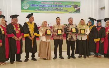 Rektor Universitas Putra Abadi Langkat (Unipal), Sempurna Tarigan, menghadiri langsung wisuda fakultas kesehatan Prodi D-III Kebidanan