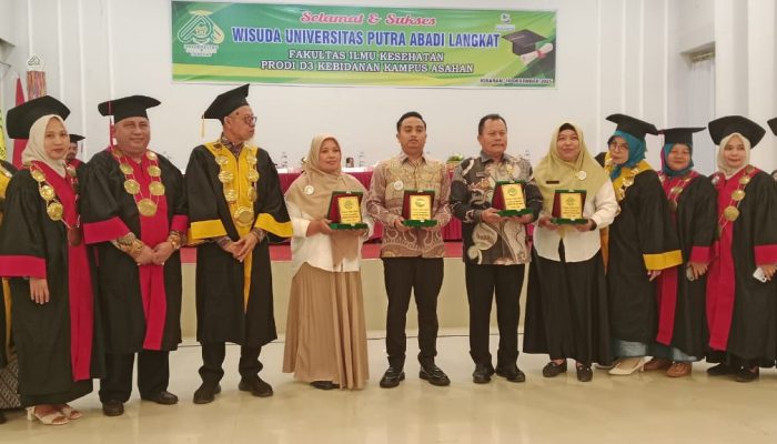 36 Wisudawati D-III Kebidanan Unipal Kampus Asahan Resmi Dikukuhkan
