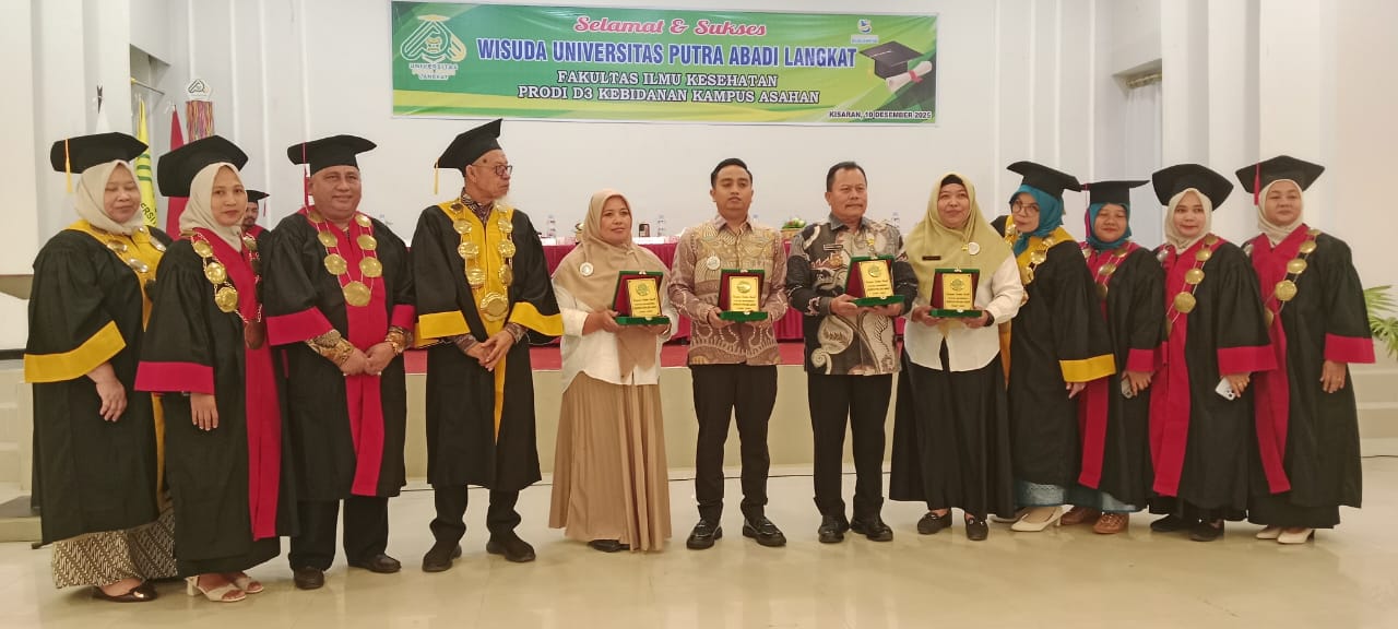 Rektor Universitas Putra Abadi Langkat (Unipal), Sempurna Tarigan, menghadiri langsung wisuda fakultas kesehatan Prodi D-III Kebidanan