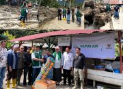 Ketua Baznas Tapsel, Jon Sujani Pasaribu, dan jajaran bekerja sama dengan Baznas RI terus menunjukkan komitmen dalam menghadirkan kepedulian bagi masyarakat terdampak bencana dengan menyalurkan bantuan ke Desa Tolang Julu, Kecamatan Sayur Matinggi.