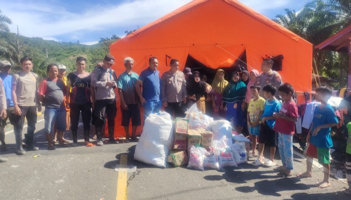 Respons Cepat, Polres Tapsel Bantu Warga Terdampak Banjir di Rianiate