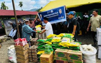 Persaudaraan istri-istri anggota DPR RI dari Fraksi PAN yang diketuai, Sawitri Hardjoprakoso, menyalurkan bantuan ke para korban bencana alam banjir bandang dan tanah longsor di Kabupaten Tapsel